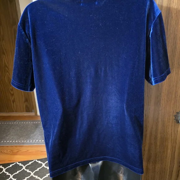 Liz Claiborne Royal Blue Velvet Short Sleeve Top - Picture 2 of 3